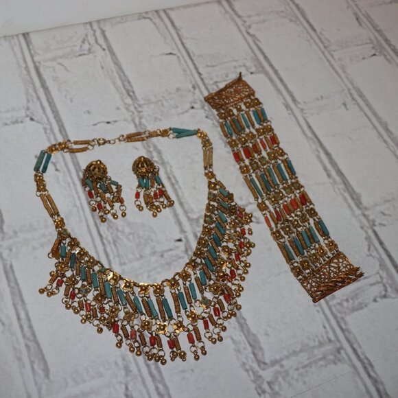 Vintage Jewelry - 🌟 Vintage Gold, Coral & Turquoise Jewelry Set Necklace • Bracelet • Clip-On